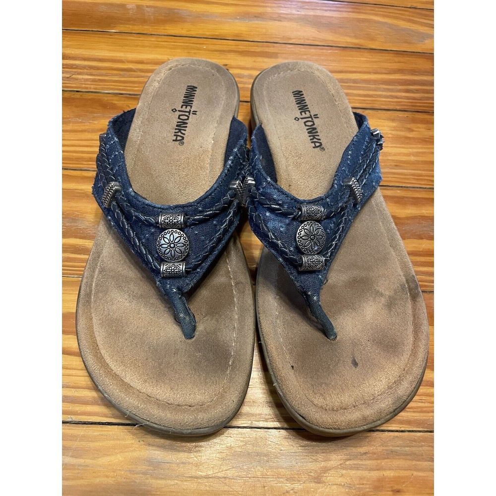 Minnetonka Women's‎ Silverthorne 360 Thong Sandal in Blue Denim Size 7